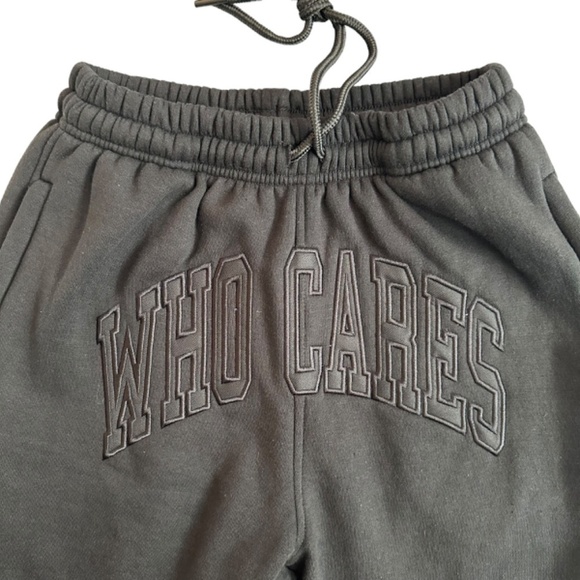 WHO CARES?! Shorts Men Size S Black Logo Adjustable Elastic Waist Zip Pockets - Picture 4 of 13